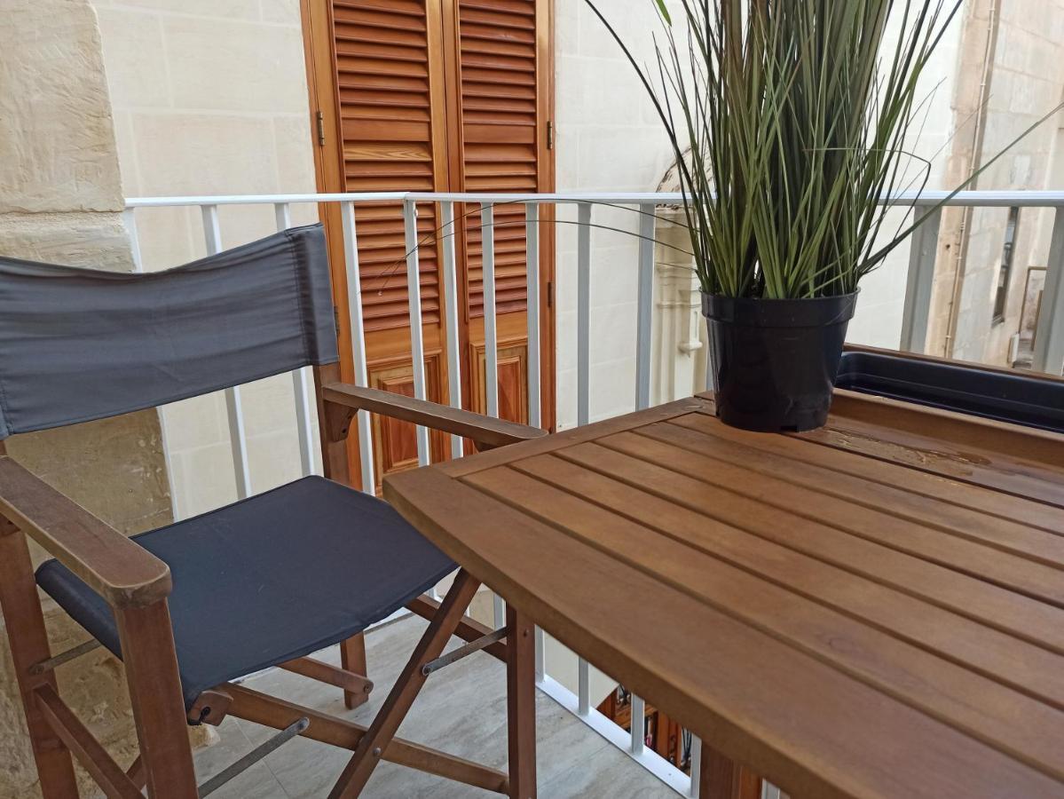 Beautiful Studio Apartment In Qormi Malta Екстер'єр фото