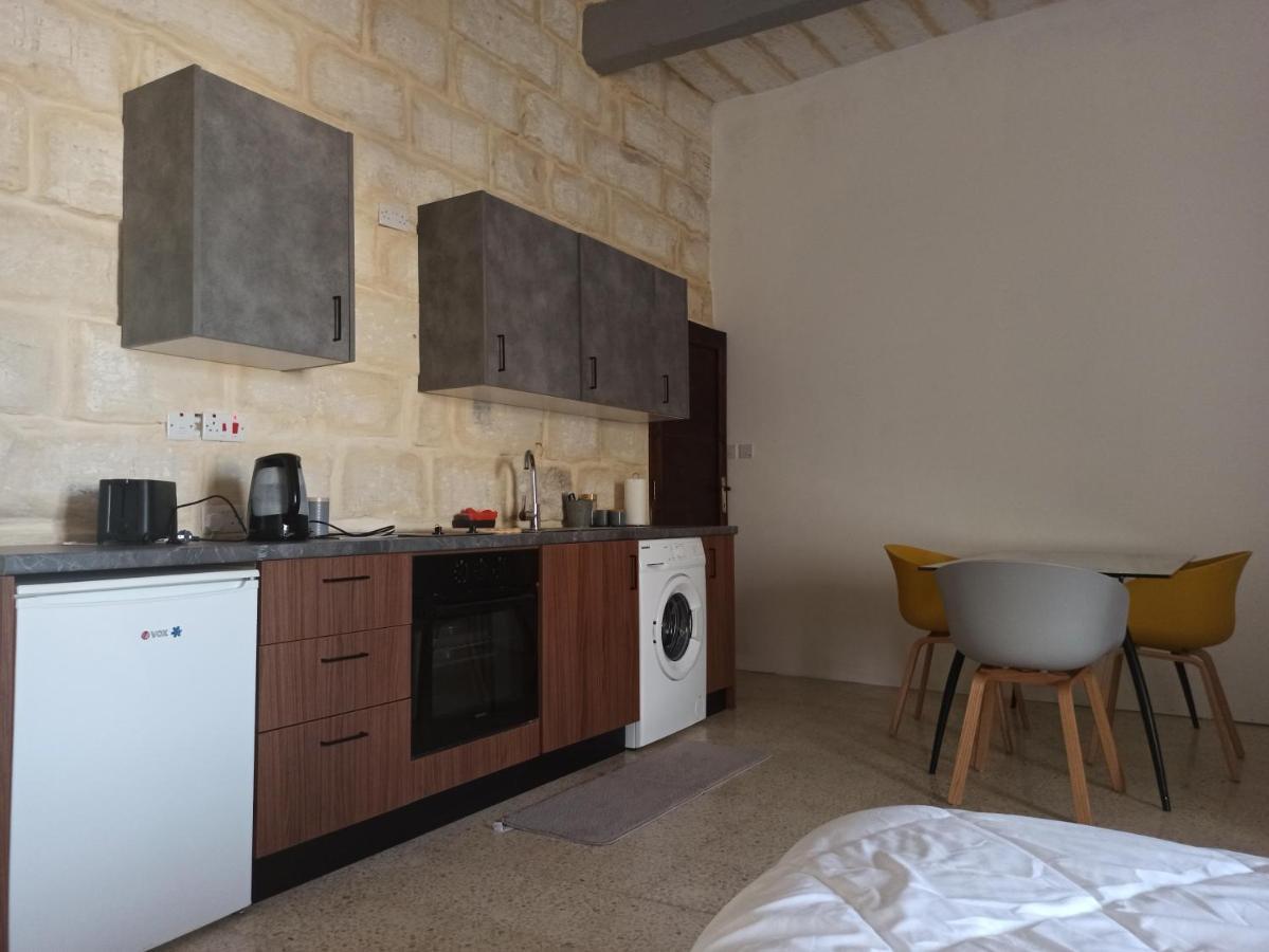 Beautiful Studio Apartment In Qormi Malta Екстер'єр фото