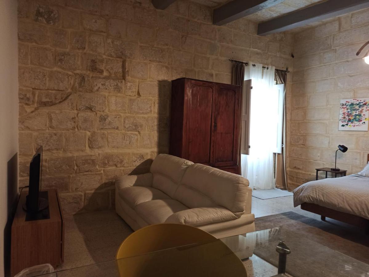Beautiful Studio Apartment In Qormi Malta Екстер'єр фото